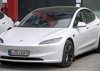 Tesla Model 3 – המכונית ששינתה את עולם הרכב החשמלי