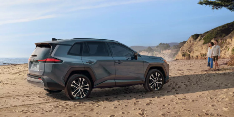 טויוטה RAV4 2026 – האם היא ההיברידית האולטימטיבית?